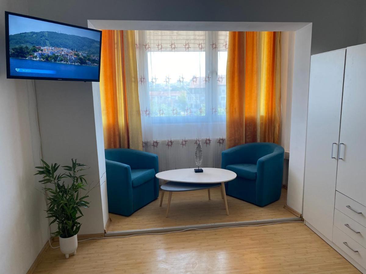 Pav- Nihil Sine Deo Apartment Hunedoara Bagian luar foto
