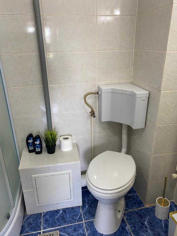 Pav- Nihil Sine Deo Apartment Hunedoara Bagian luar foto
